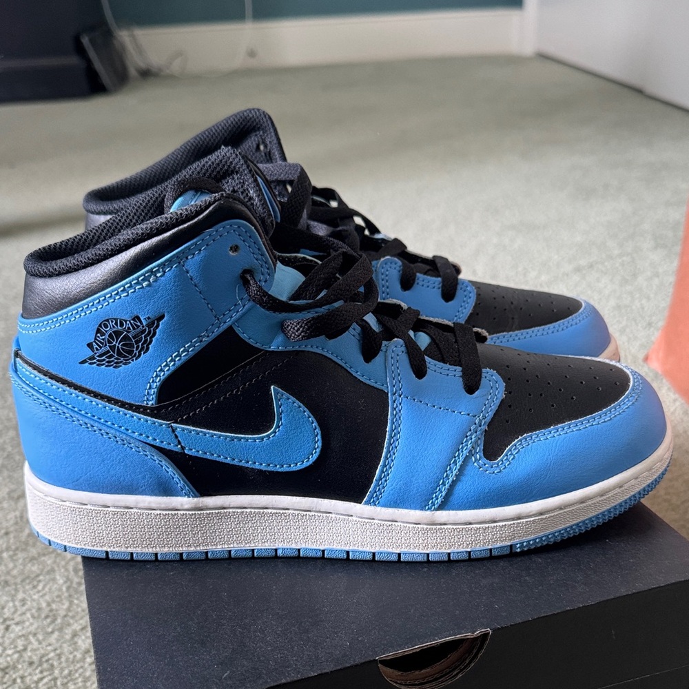 Nike Air Jordan 1 Retro High OG Black and Blue Kids Sneakers